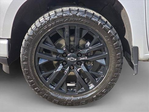 Used 2021 Chevrolet Silverado 1500 RST w/ Rally Edition AWD/4WD image 9