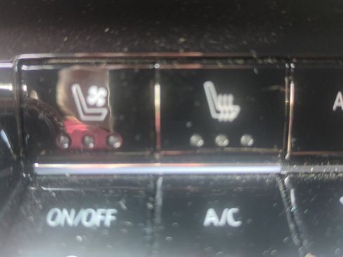 Used 2025 Chevrolet Equinox RS w/ Safety and Technology Package image 21