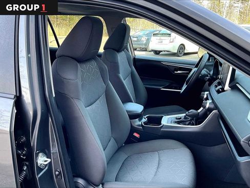 Used 2024 Toyota RAV4 XLE w/ Convenience Package image 8