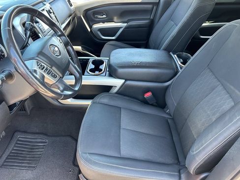 Used 2018 Nissan Titan SV w/ SV Convenience Package AWD/4WD image 19