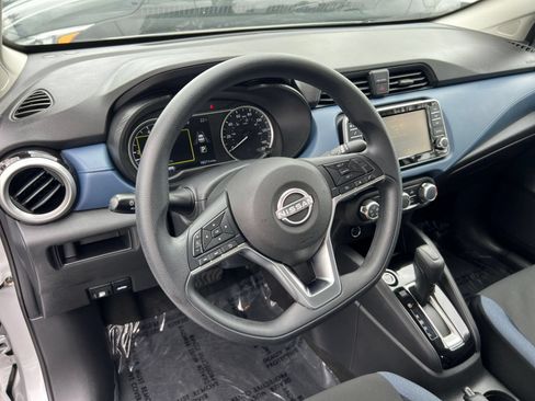 Used 2025 Nissan Versa SV FWD image 31