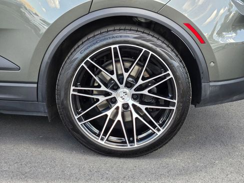 Certified 2025 Porsche Macan 4 Electric AWD/4WD image 11