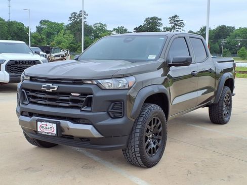 Used 2024 Chevrolet Colorado Trail Boss AWD/4WD image 3