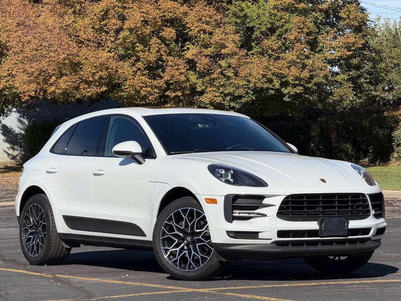 Used 2021 Porsche Macan AWD/4WD image 1