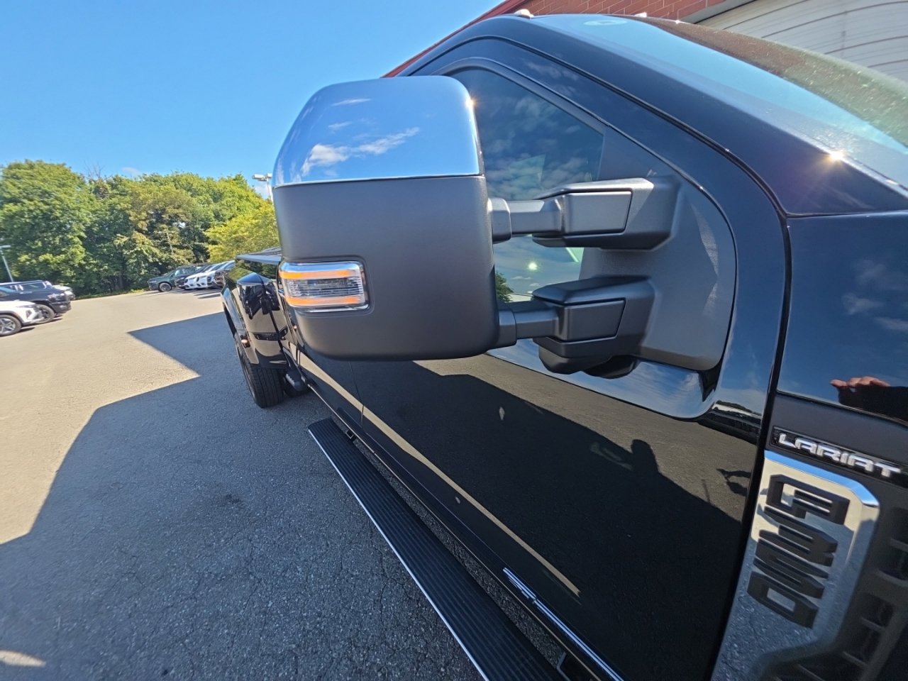 Used 2025 Ford F350 Lariat w/ Lariat Ultimate Package AWD/4WD image 14