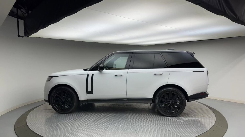 Used 2023 Land Rover Range Rover SE AWD/4WD image 5