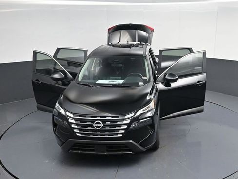 Used 2025 Nissan Rogue S image 40