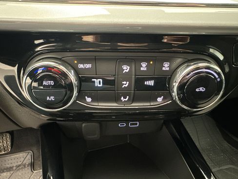 New 2026 Chevrolet Trax LT w/ LT Convenience Package FWD image 17