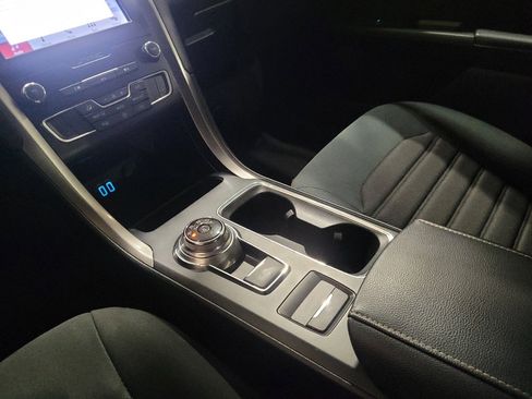 Used 2019 Ford Fusion SE FWD image 26