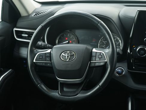 Used 2022 Toyota Highlander XLE image 16