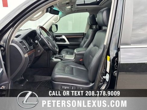 Used 2016 Toyota Land Cruiser image 26