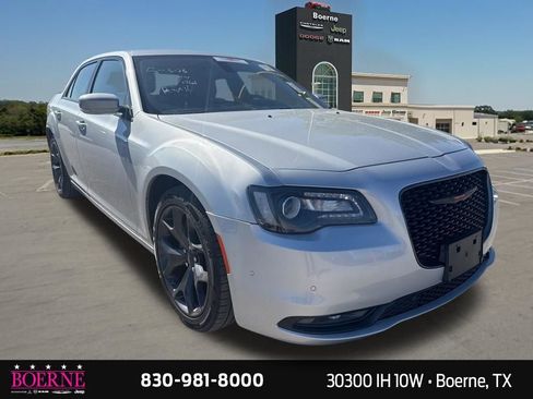 Used 2023 Chrysler 300 S RWD image 7