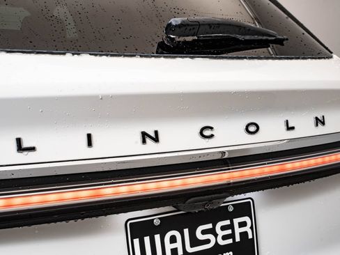 Used 2023 Lincoln Nautilus Black Label w/ Class II Trailer Tow Package AWD/4WD image 17