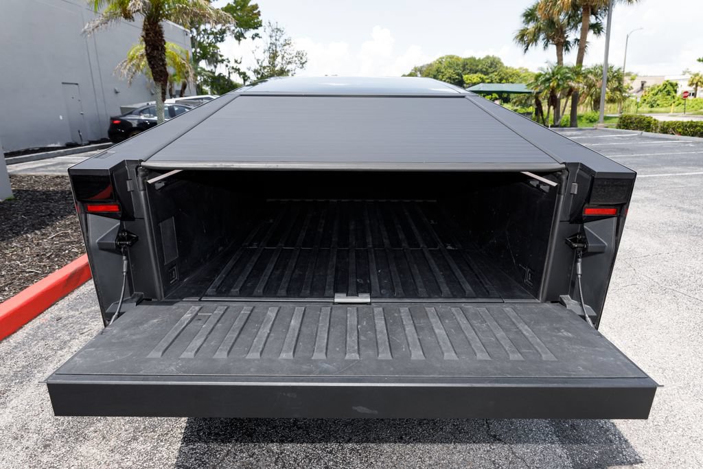 Used 2024 Tesla Cybertruck AWD Crew Cab image 18