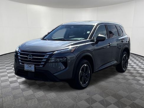 Used 2024 Nissan Rogue SV AWD/4WD image 3