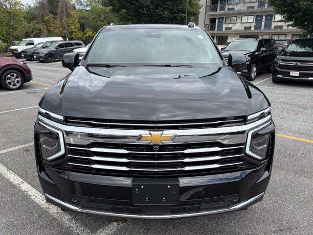 Used 2025 Chevrolet Suburban LT w/ Comfort Package AWD/4WD image 10