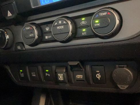Certified 2021 Toyota Tacoma TRD Sport w/ Technology Package AWD/4WD image 32
