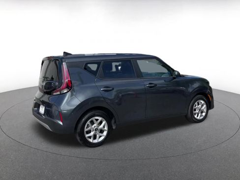 Used 2025 Kia Soul LX w/ LX Technology Package FWD image 14