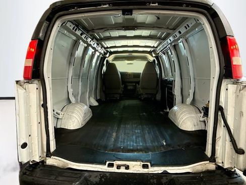 Used 2009 Chevrolet Express 2500 RWD image 22