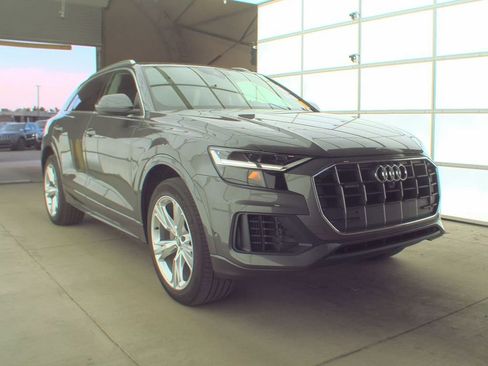 Used 2019 Audi Q8 Premium Plus w/ Premium Plus image 3