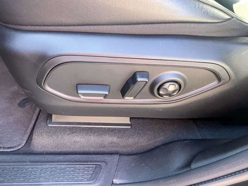 Used 2024 Jeep Grand Cherokee Limited image 13