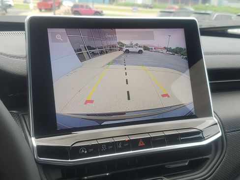 New 2025 Jeep Compass Latitude w/ Sun & Sound Group image 18