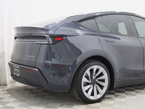Used 2026 Tesla Model Y Long Range image 10