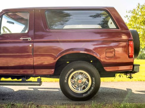 Used 1995 Ford Bronco XLT AWD/4WD image 3