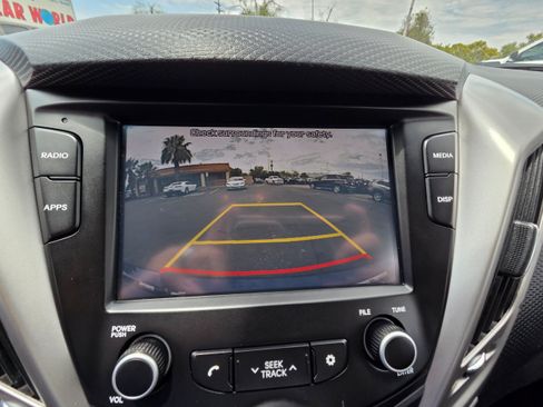 Used 2017 Hyundai Veloster FWD image 16