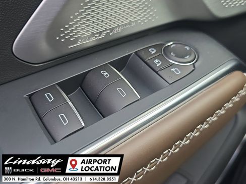 New 2026 GMC Acadia Denali Ultimate w/ LPO, Floor Liner Package AWD/4WD image 25