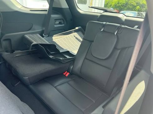 Used 2024 Ford Explorer XLT w/ Equipment Group 202A AWD/4WD image 15