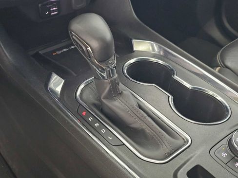 Used 2023 Chevrolet Traverse Premier image 32