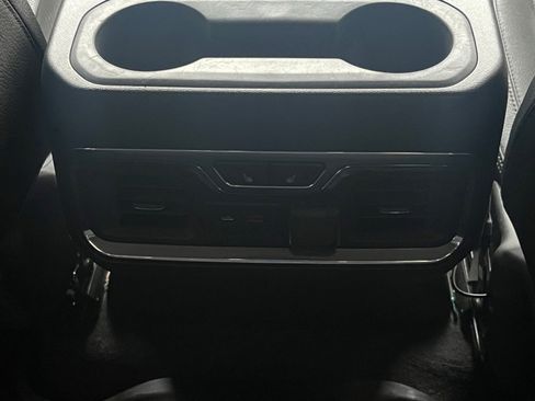 Used 2021 GMC Sierra 2500 Denali w/ Denali Black Diamond Edition image 19