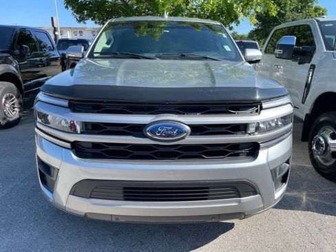 Certified 2022 Ford Expedition XLT RWD image 3