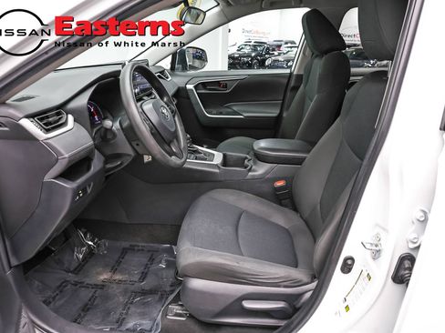 Used 2023 Toyota RAV4 LE AWD/4WD image 14