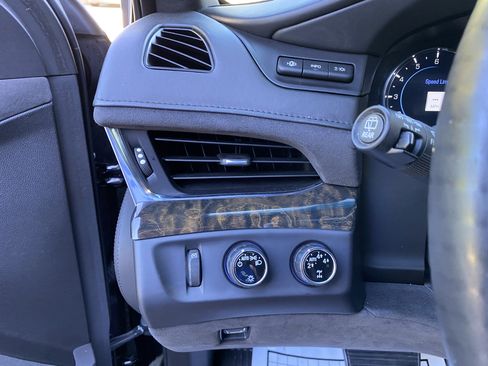 Used 2016 Cadillac Escalade Platinum AWD/4WD image 18