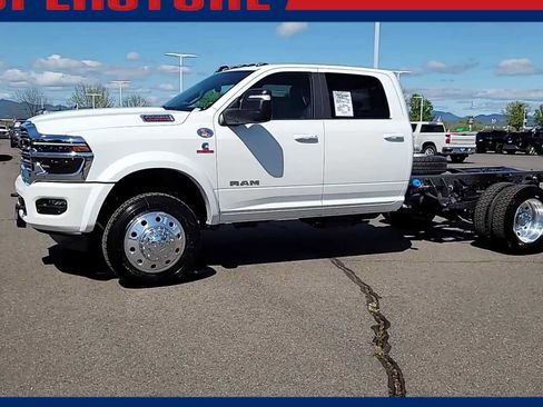 New 2026 RAM 5500 4x4 Crew Cab w/ Laramie Trim Package image 4