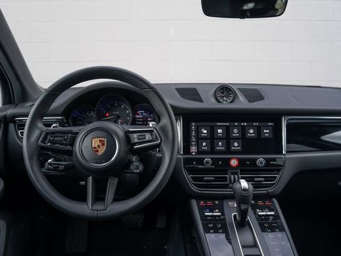 Certified 2026 Porsche Macan AWD/4WD image 22