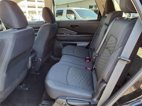 Used 2024 Nissan Pathfinder SV image 9