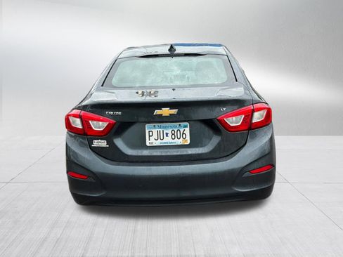 Used 2018 Chevrolet Cruze LT w/ Convenience Package FWD image 4