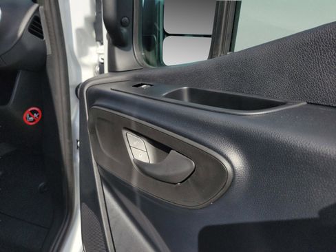 Used 2025 Mercedes-Benz Sprinter 2500 image 18