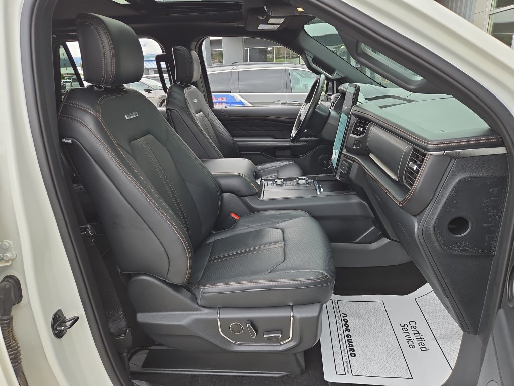 Used 2024 Ford Expedition Platinum AWD/4WD image 18