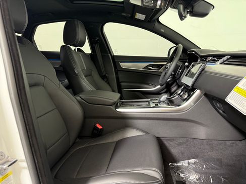 Used 2024 Jaguar XF R-Dynamic SE AWD/4WD image 25