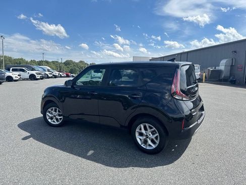 Used 2025 Kia Soul LX w/ LX Technology Package FWD image 4