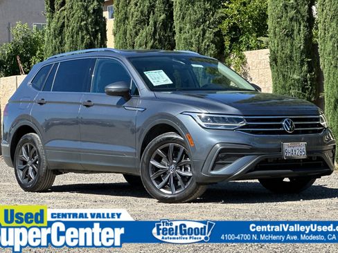 Certified 2023 Volkswagen Tiguan SE FWD image 1