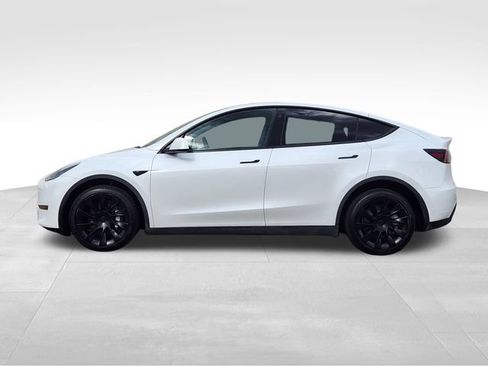 Used 2022 Tesla Model Y Long Range AWD/4WD image 5