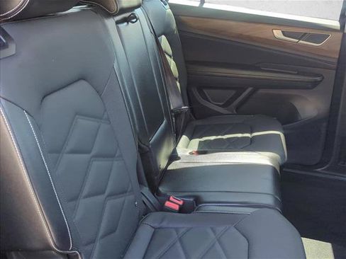 Used 2024 Volkswagen Atlas SE FWD image 24