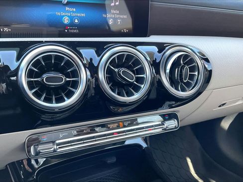 Used 2023 Mercedes-Benz CLA 250 4MATIC image 32