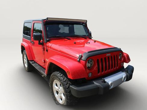 Used 2015 Jeep Wrangler Sahara w/ Connectivity Group AWD/4WD image 12