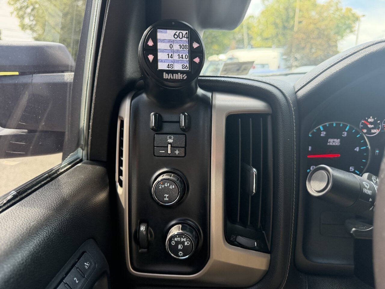 Used 2018 GMC Sierra 2500 Denali w/ Duramax Plus Package AWD/4WD image 11